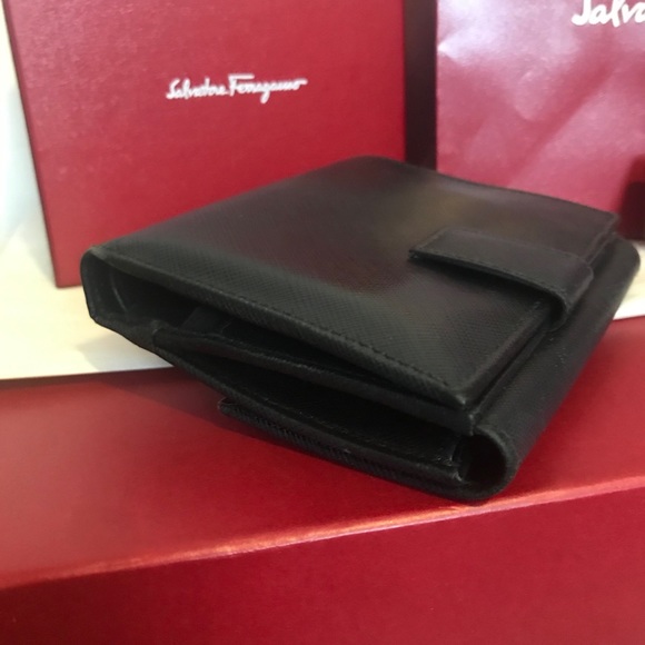💯% Auth. Salvtore Ferragamo Black Leather Wallet - Picture 2 of 15